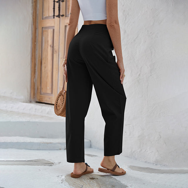 Sabby - Pantalons Élégance Audacieuse" could be rewritten as "Sabby - Pantalons Chic et Audacieux.